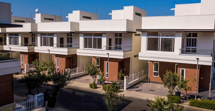 3 BHK Independent House / Villa / Bungalow for Sale of Built-up 2050 Sq.ft in The Lake View Electronic City Bangalore by Santhosh Kumar 3 BHK Independent House / Villa / Bungalow for Sale of Built-up 2050 Sq.ft in The Lake View Electronic City Bangalore by Santhosh Kumar