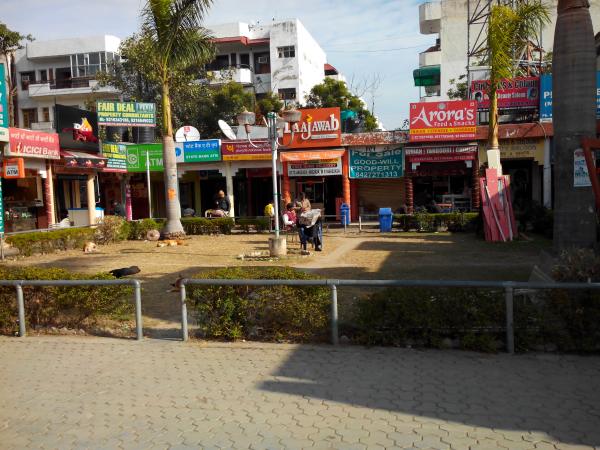 Built-up 225 Sq.ft Commercial Shop for Sale in Sector 49 Chandigarh by Rakesh Arora Built-up 225 Sq.ft Commercial Shop for Sale in Sector 49 Chandigarh by Rakesh Arora